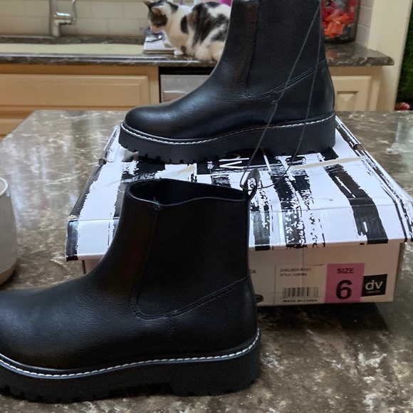 Dolce Vita Shoes - Dolce vita black bootie sz 6 nwt